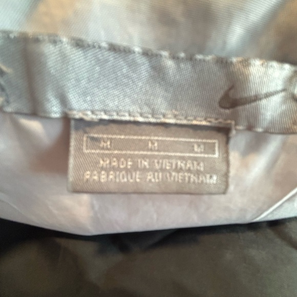 NIKE - Picture 3 of 8